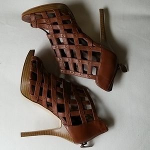 Birdcage brown zipperback heels